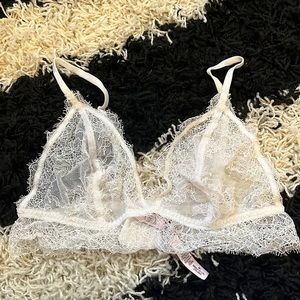 Victorias Secret chantilly lace bralette